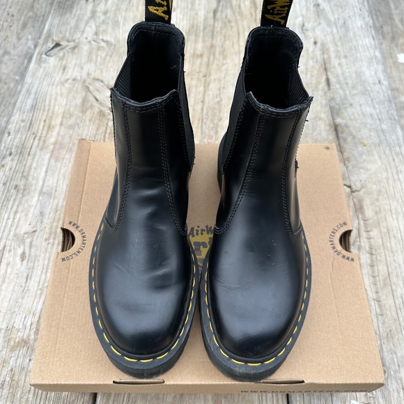 Dr. Martens Shoes - Dr. Martens 2976 SMOOTH LEATHER PLATFORM CHELSEA BOOTS
